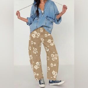 Nwt Floral tan and crème bucket Pants